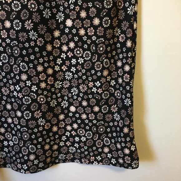 Soft and Sexy Daisy Crewneck Tank Top - Picture 4 of 13